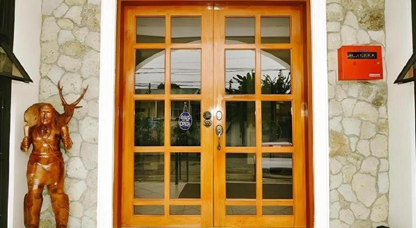 El Haciendero Private Hotel Iloilo City Dış mekan fotoğraf