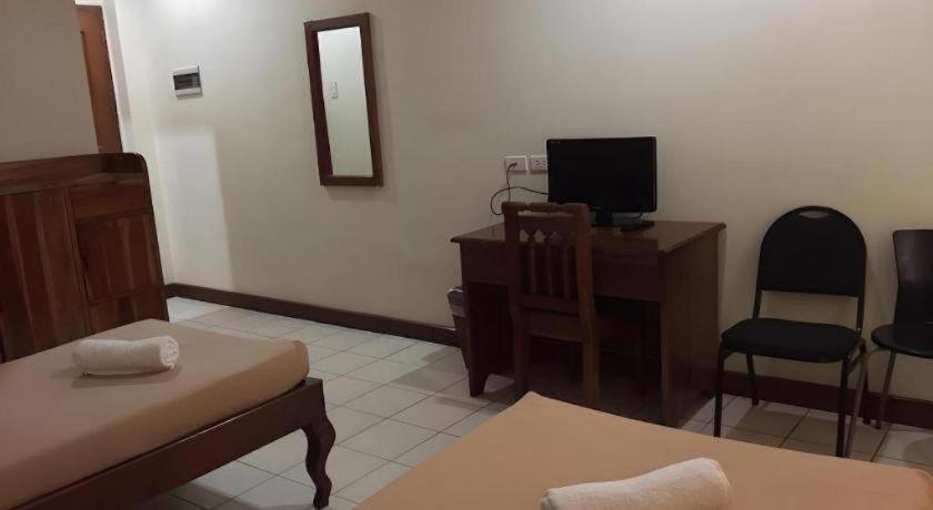 El Haciendero Private Hotel Iloilo City Dış mekan fotoğraf