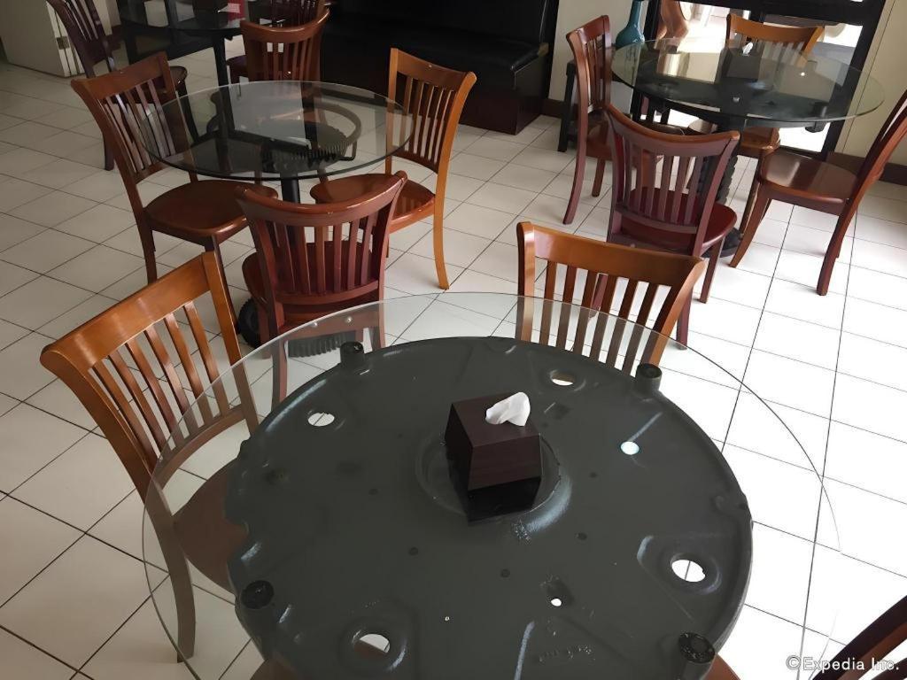 El Haciendero Private Hotel Iloilo City Dış mekan fotoğraf